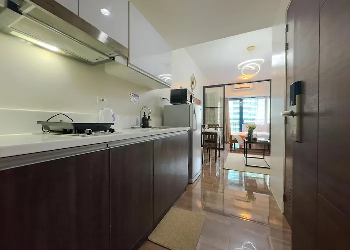 Apartment 1br Makati, Air Residences M008 *